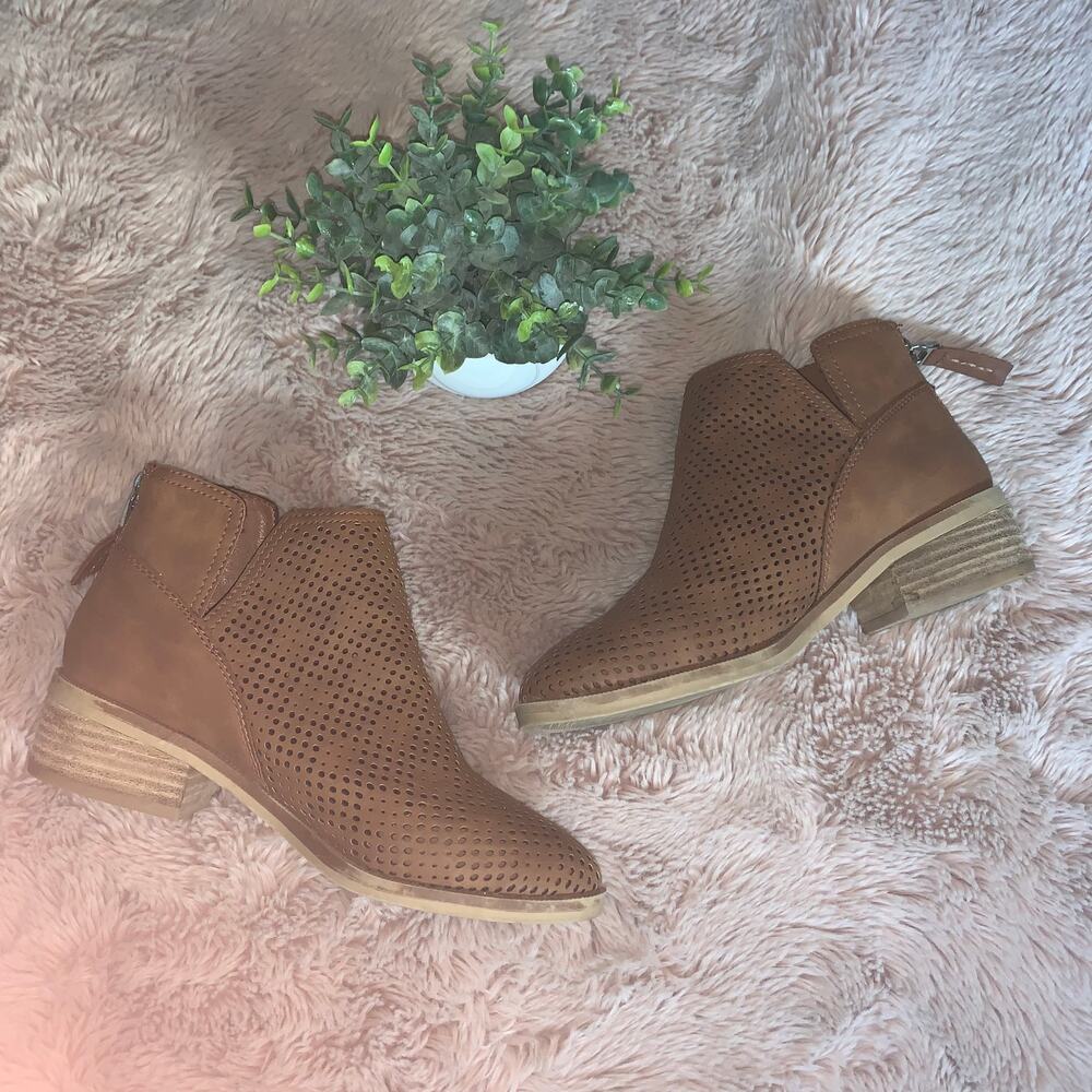 Madden Girl Women's Tan/Brown Tally Fall Ankle Booties Size: 6